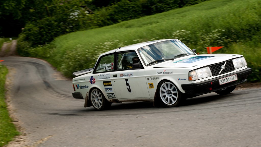 Heino Mejer og Bo Mølgård inden bilens bagtøj brød sammen i Anderup El Rally i juni måned
(Foto: Rallypics.dk)